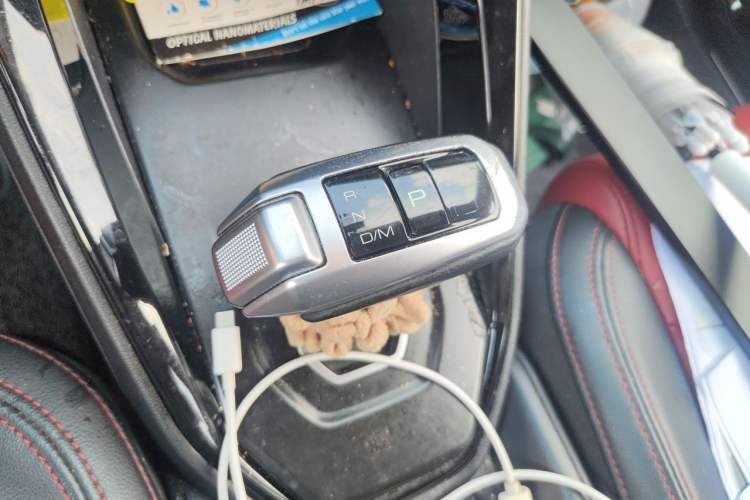 Used Haval H2s 2017 Blue Label 1.5T Dual-Clutch Luxury Model Gear Lever