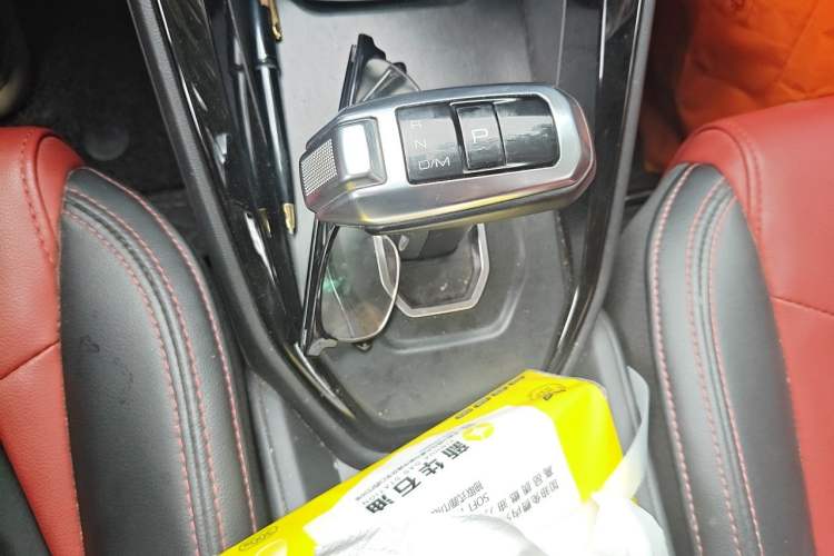 Used Haval H2s 2017 Red-Label 1.5T Dual-Clutch Elite Model Gear Lever