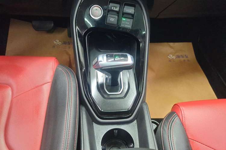 Used Haval H2s 2017 Red-Label 1.5T Dual-Clutch Elite Model Gear Lever