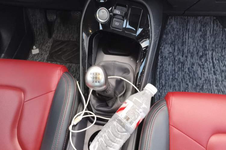 Used Haval H2s 2017 Blue Label 1.5T Manual Elite Model Gear Lever