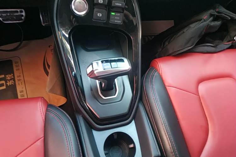 Used Haval H2s 2017 Red-Label 1.5T Dual-Clutch Luxury Model Gear Lever