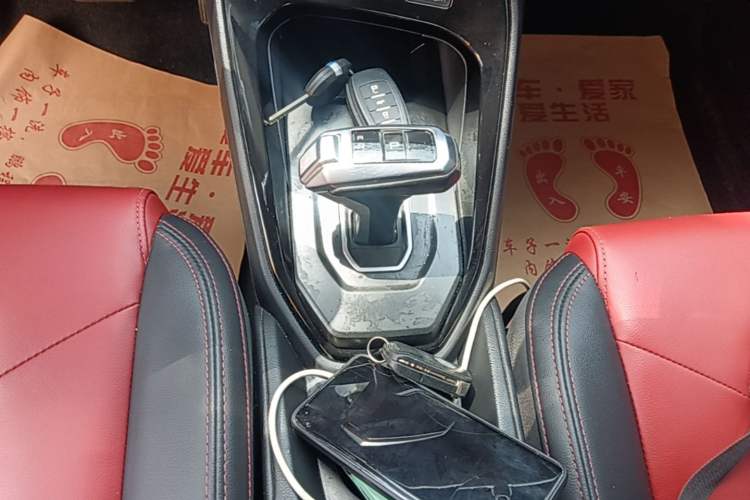 Used Haval H2s 2017 Red-Label 1.5T Dual-Clutch Comfort Model Gear Lever