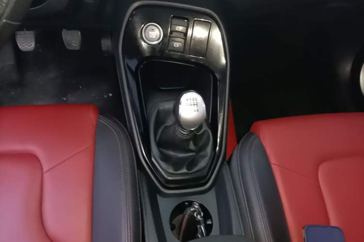 Used Haval H2s 2017 Red-Label 1.5T Manual Elite Model Gear Lever