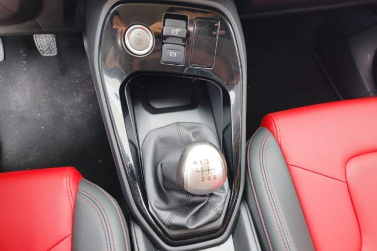 Used Haval H2s 2017 Red Label 1.5T Manual Comfort Model Gear Lever