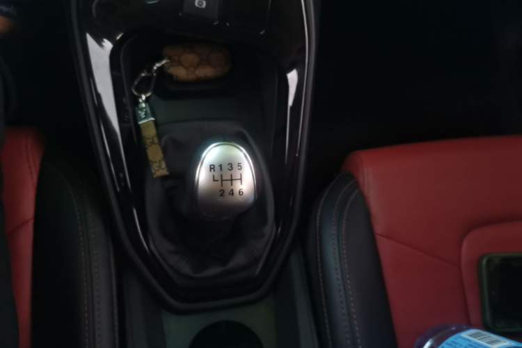 Used Haval H2s 2017 Red-Label 1.5T Manual Elite Model Gear Lever