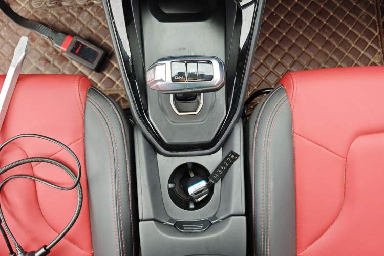 Used Haval H2s 2017 Red-Label 1.5T Dual-Clutch Luxury Model Gear Lever