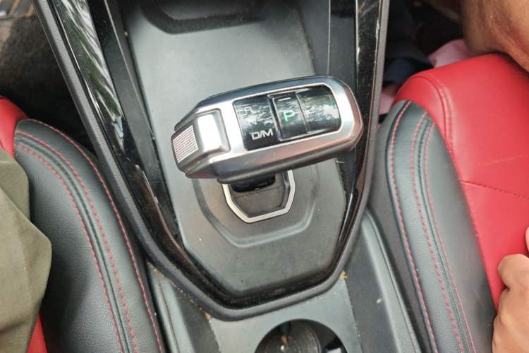 Used Haval H2s 2017 Red-Label 1.5T Dual-Clutch Elite Model Gear Lever