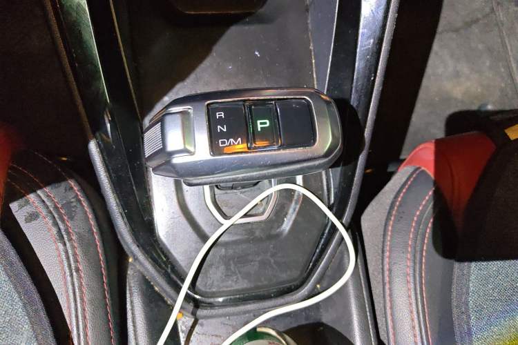 Used Haval H2s 2017 Red-Label 1.5T Dual-Clutch Elite Model Gear Lever