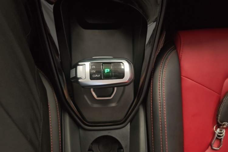 Used Haval H2s 2017 Red-Label 1.5T Dual-Clutch Elite Model Gear Lever