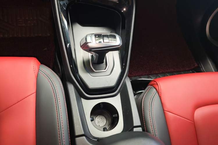 Used Haval H2s 2017 Blue Label 1.5T Dual-Clutch Comfort Model Gear Lever