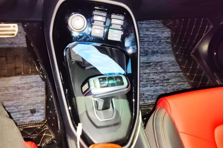 Used Haval H2s 2017 Blue Label 1.5T Dual-Clutch Luxury Model Gear Lever