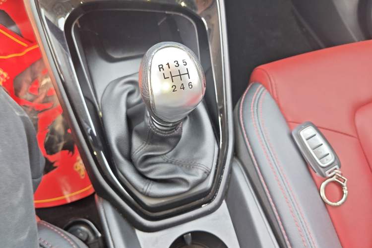 Used Haval H2s 2017 Red-Label 1.5T Manual Elite Model Gear Lever