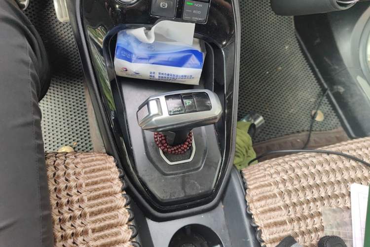 Used Haval H2s 2017 Red-Label 1.5T Dual-Clutch Luxury Model Gear Lever