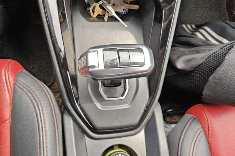 Used Haval H2s 2017 Blue Label 1.5T Dual-Clutch Comfort Model Gear Lever