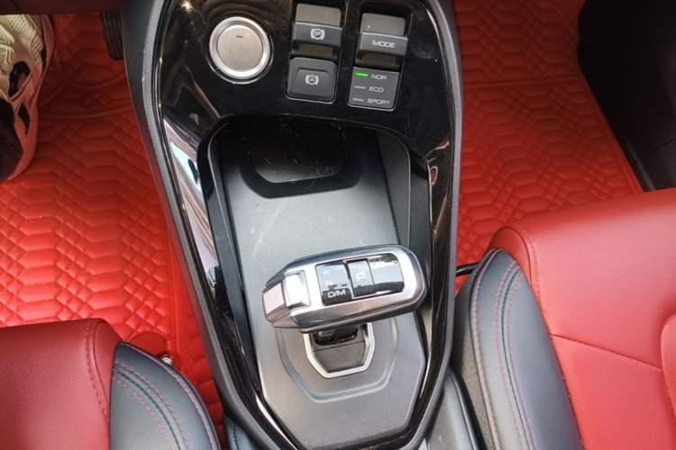 Used Haval H2s 2017 Red-Label 1.5T Dual-Clutch Elite Model Gear Lever