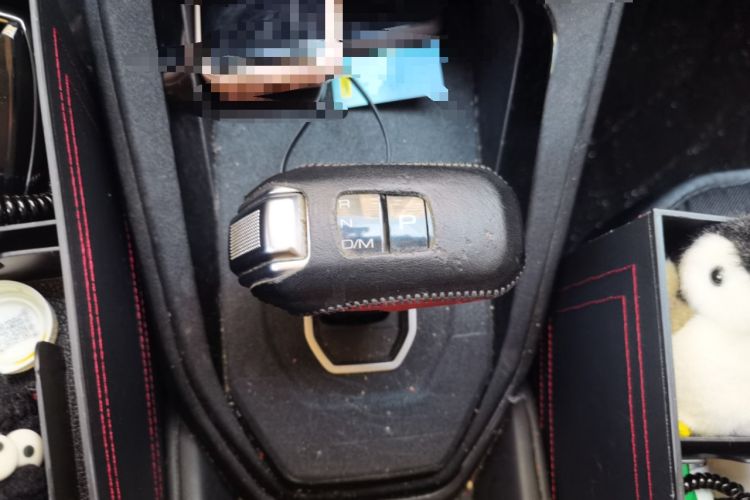 Used Haval H2s 2017 Red-Label 1.5T Dual-Clutch Elite Model Gear Lever