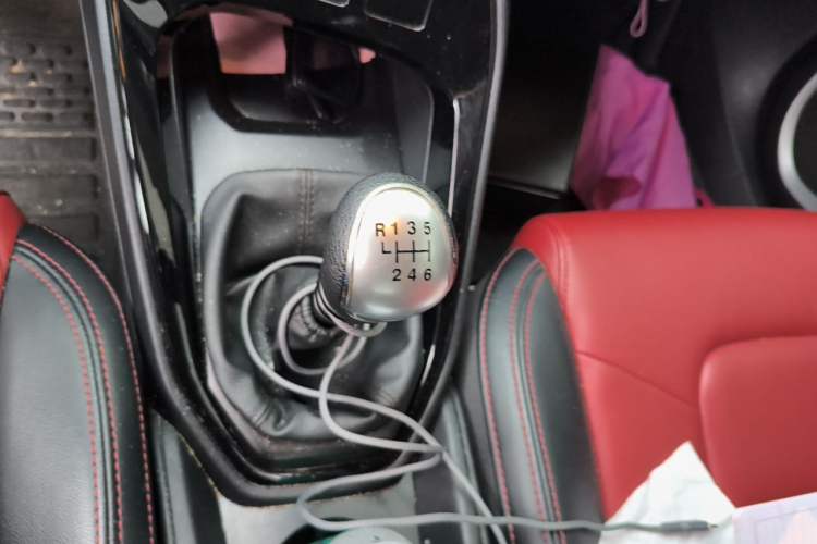 Used Haval H2s 2017 Red-Label 1.5T Manual Elite Model Gear Lever