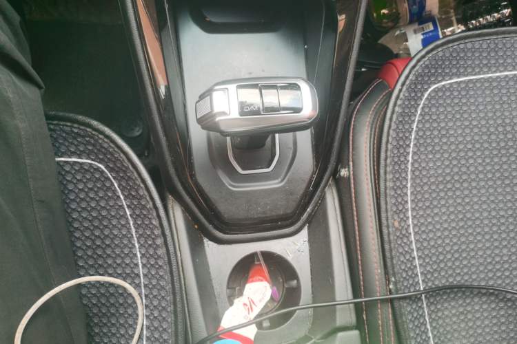 Used Haval H2s 2017 Red-Label 1.5T Dual-Clutch Luxury Model Gear Lever