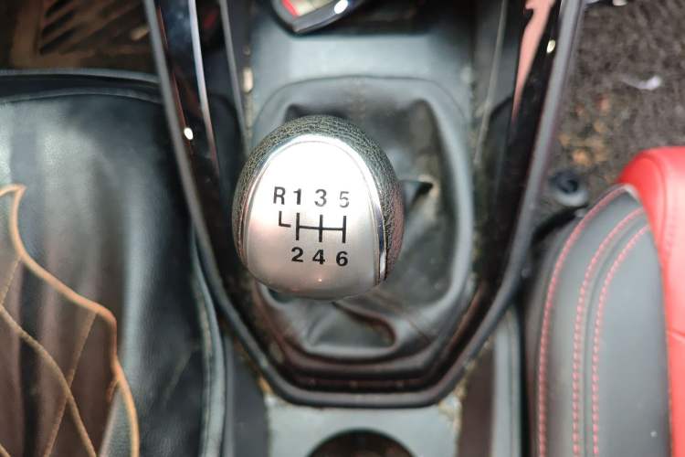 Used Haval H2s 2017 Red-Label 1.5T Manual Elite Model Gear Lever