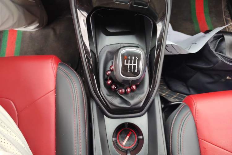 Used Haval H2s 2017 Red Label 1.5T Manual Comfort Model Gear Lever