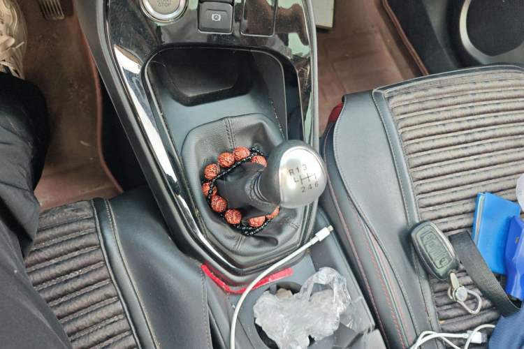 Used Haval H2s 2017 Blue Label 1.5T Manual Elite Model Gear Lever