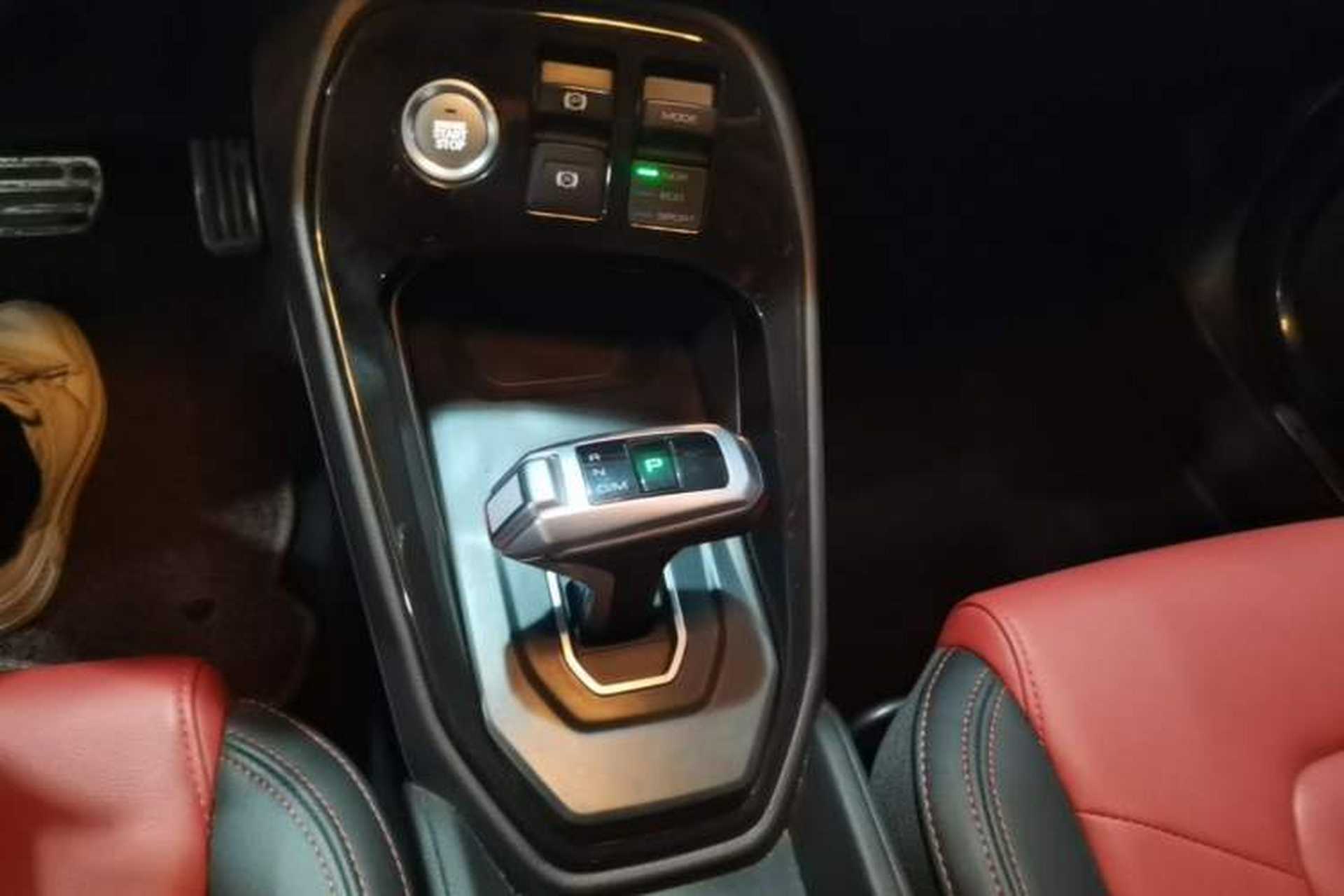 Used Haval H2s 2017 Red-Label 1.5T Dual-Clutch Luxury Model Gear Lever