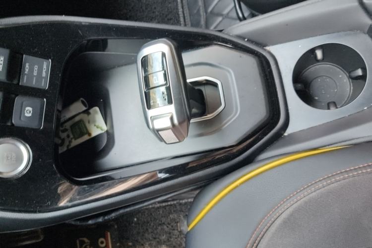 Used Haval H2s 2017 Red-Label 1.5T Dual-Clutch Luxury Model Gear Lever