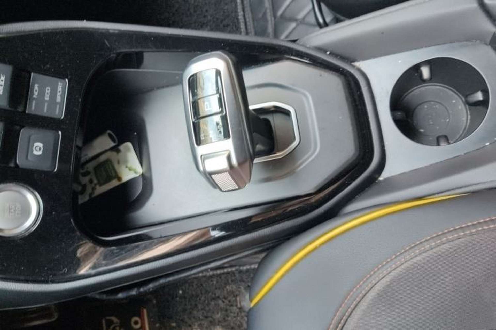 Used Haval H2s 2017 Red-Label 1.5T Dual-Clutch Luxury Model Gear Lever