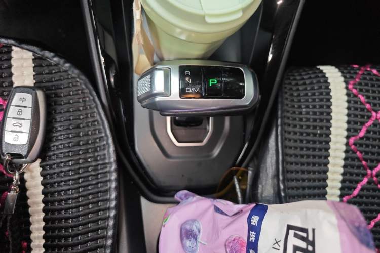 Used Haval H2s 2017 Blue Label 1.5T Dual-Clutch Luxury Model Gear Lever