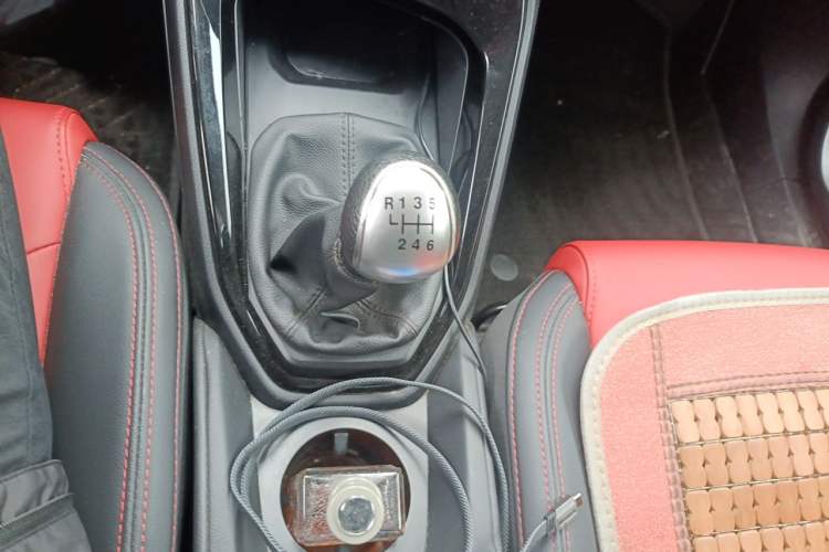 Used Haval H2s 2017 Red-Label 1.5T Manual Elite Model Gear Lever