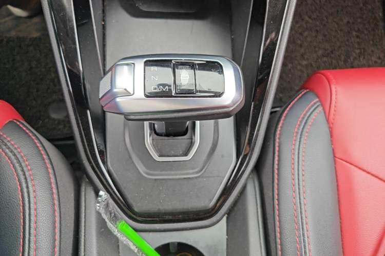 Used Haval H2s 2017 Red-Label 1.5T Dual-Clutch Luxury Model Gear Lever
