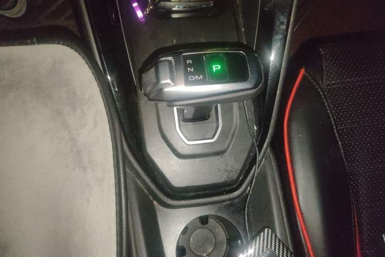 Used Haval H2s 2017 Blue Label 1.5T Dual-Clutch Luxury Model Gear Lever