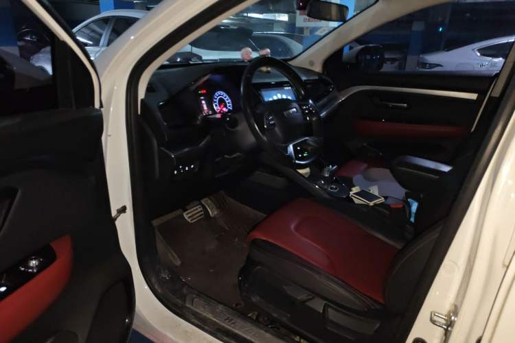Used Haval H2s 2017 Blue Label 1.5T Dual-Clutch Luxury Model Interior 3