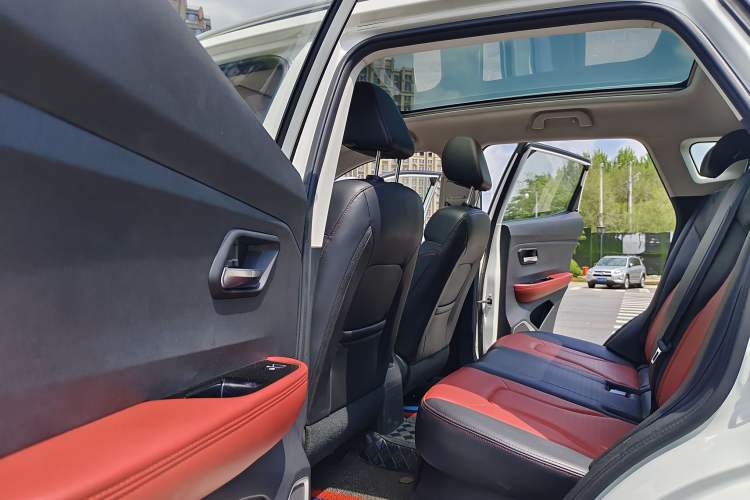 Used Haval H2s 2017 Red-Label 1.5T Dual-Clutch Elite Model Interior 3