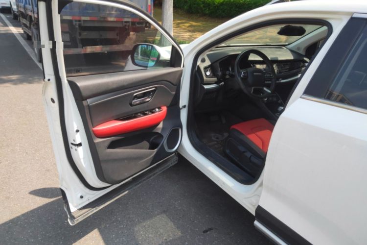 Used Haval H2s 2017 Red-Label 1.5T Dual-Clutch Elite Model Interior 3