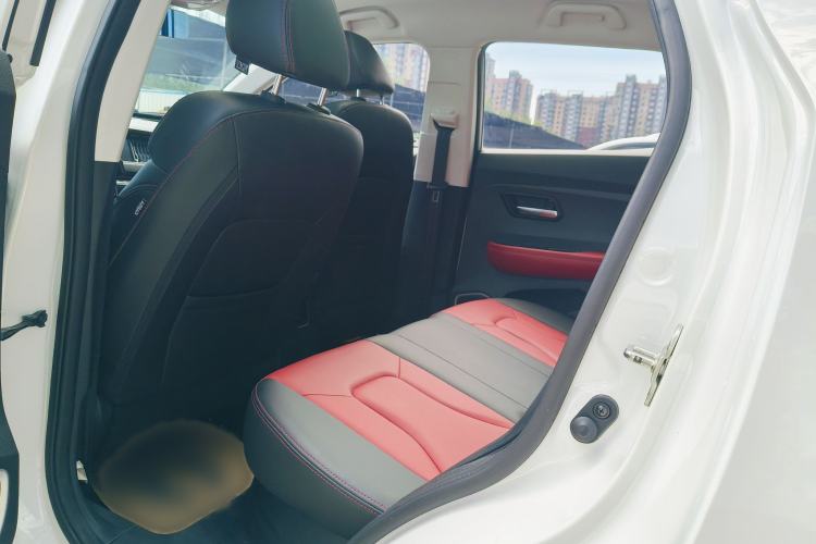 Used Haval H2s 2017 Red-Label 1.5T Manual Elite Model Interior 3