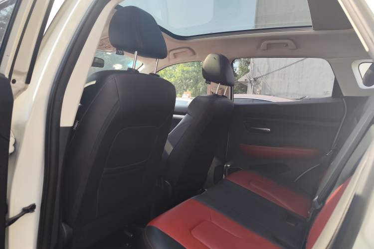 Used Haval H2s 2017 Blue Label 1.5T Dual-Clutch Elite Model Interior 7