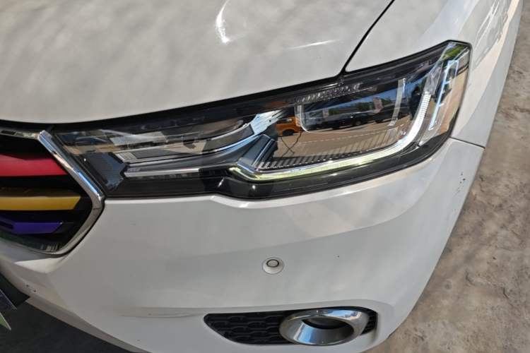 Used Haval H2s 2017 Blue Label 1.5T Dual-Clutch Luxury Model Left Front Headlight