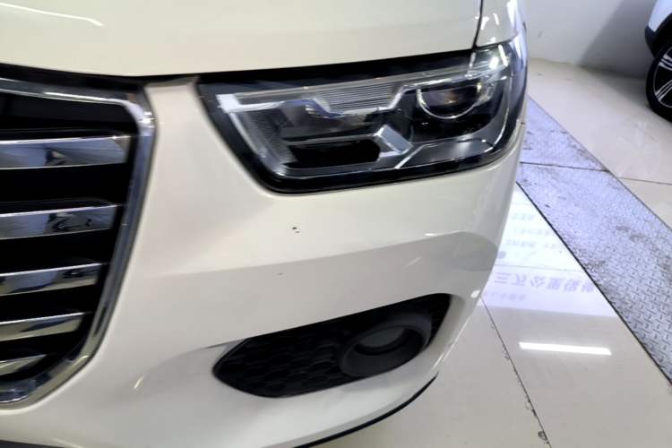 Used Haval H2s 2017 Red Label 1.5T Manual Comfort Model Left Front Headlight