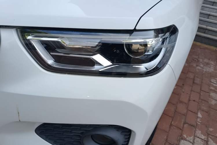 Used Haval H2s 2017 Red-Label 1.5T Dual-Clutch Elite Model Left Front Headlight