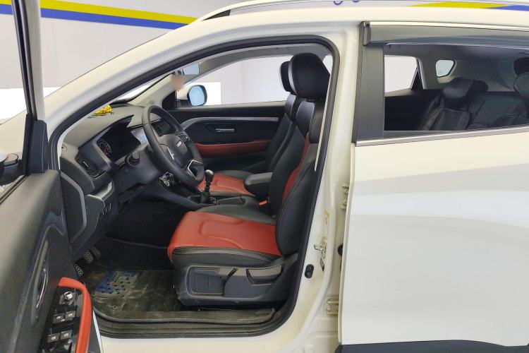 Used Haval H2s 2017 Red-Label 1.5T Manual Elite Model Left Front Seat