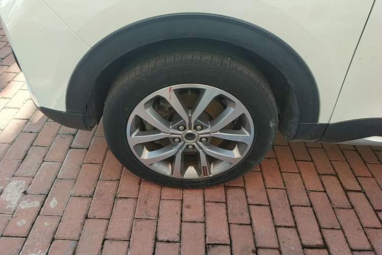 Used Haval H2s 2017 Red-Label 1.5T Dual-Clutch Luxury Model Left Front Wheel Hub