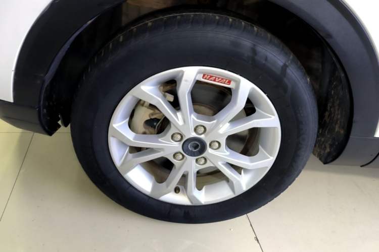 Used Haval H2s 2017 Red Label 1.5T Manual Comfort Model Left Front Wheel Hub