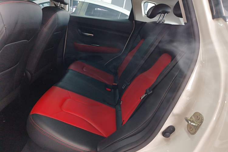 Used Haval H2s 2017 Red-Label 1.5T Dual-Clutch Luxury Model Left Rear Seat
