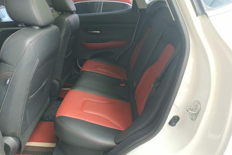 Used Haval H2s 2017 Red-Label 1.5T Dual-Clutch Elite Model Left Rear Seat