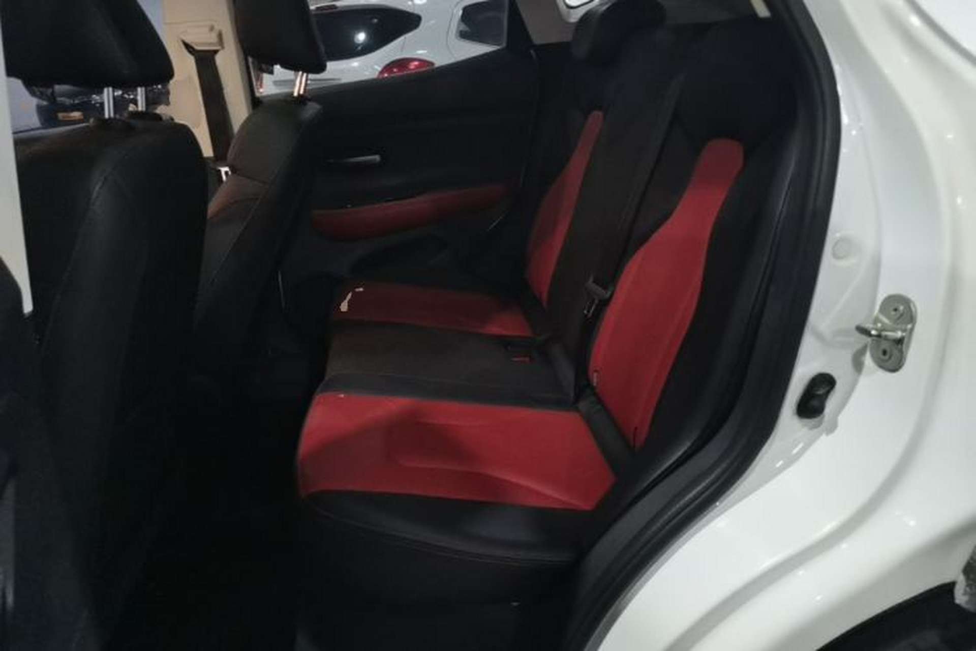 Used Haval H2s 2017 Red-Label 1.5T Dual-Clutch Luxury Model Left Rear Seat