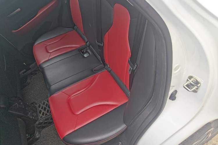 Used Haval H2s 2017 Red-Label 1.5T Dual-Clutch Luxury Model Left Rear Seat
