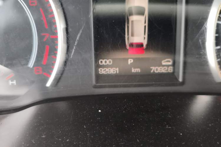 Used Haval H2s 2017 Red-Label 1.5T Dual-Clutch Elite Model Odometer Close Up