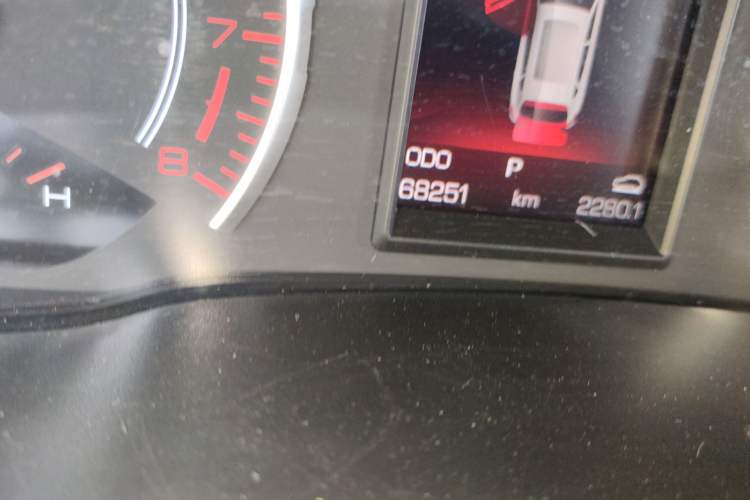 Used Haval H2s 2017 Red-Label 1.5T Dual-Clutch Luxury Model Odometer Close Up