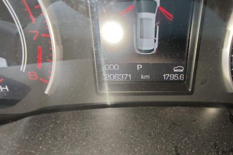 Used Haval H2s 2017 Red-Label 1.5T Dual-Clutch Elite Model Odometer Close Up